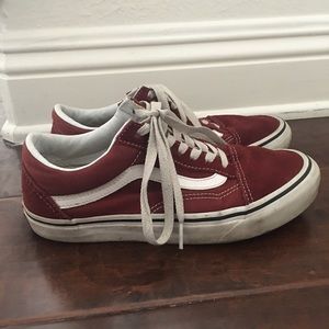 Vans maroon old skools! Men’s 5.5 women’s 7